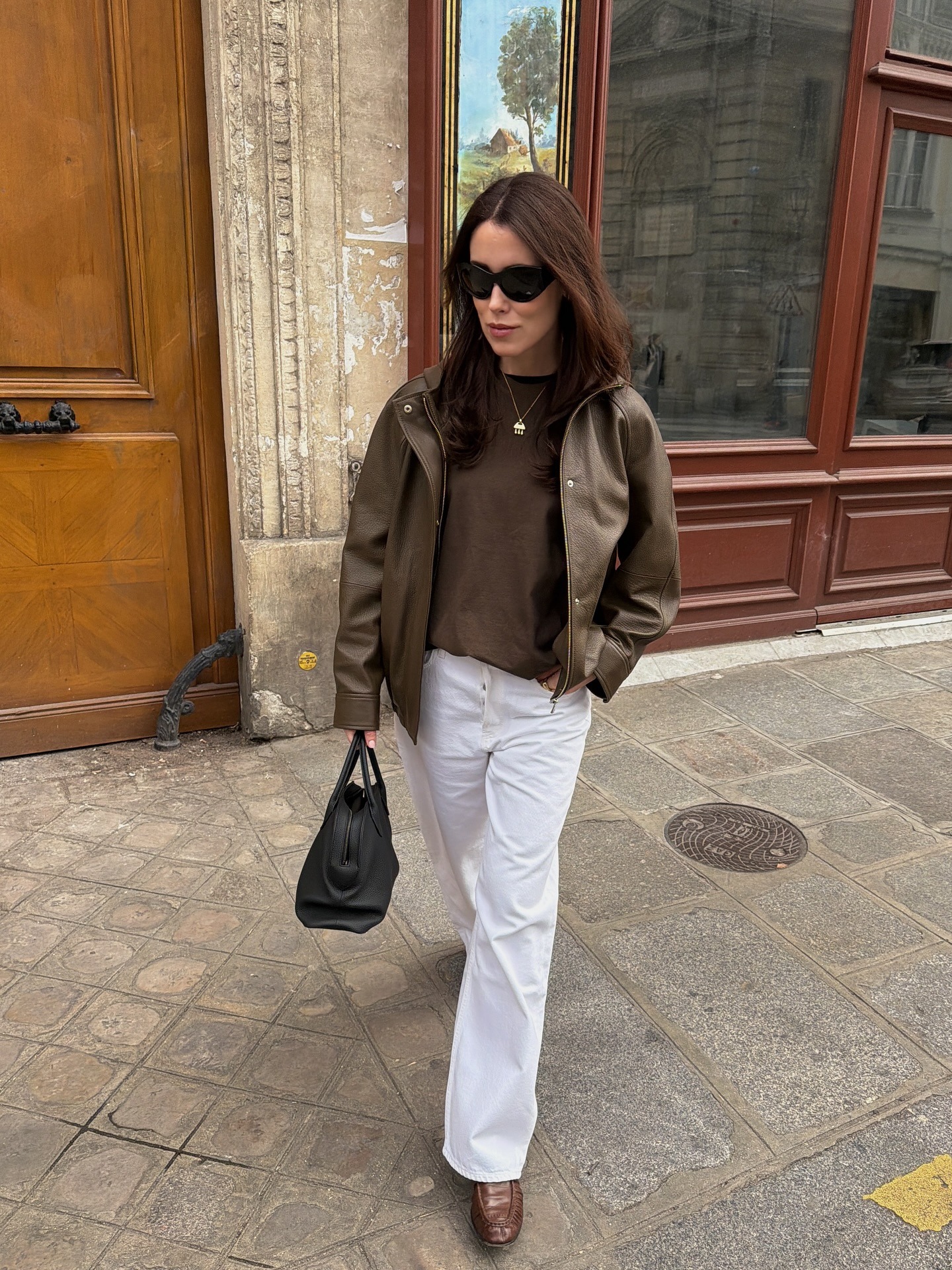 Influencer wearing white jeans