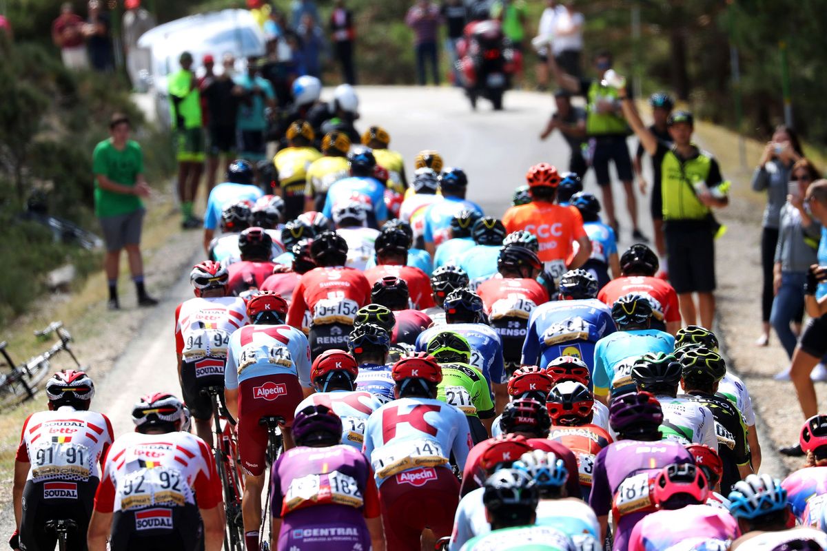 A rear view of the peloton on stage 18