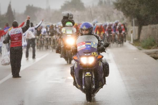The feed zone placed just at the bottom of the mountains provided a short break and much needed energy for the treachorous weather and climbs that loomed ahead.