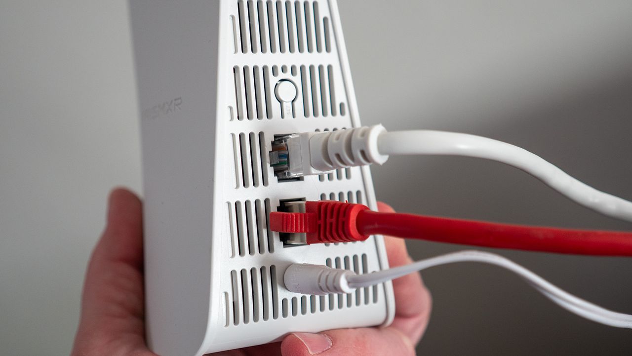 The back of the PrismXR Puppis S1 Lite with all the cables plugged in