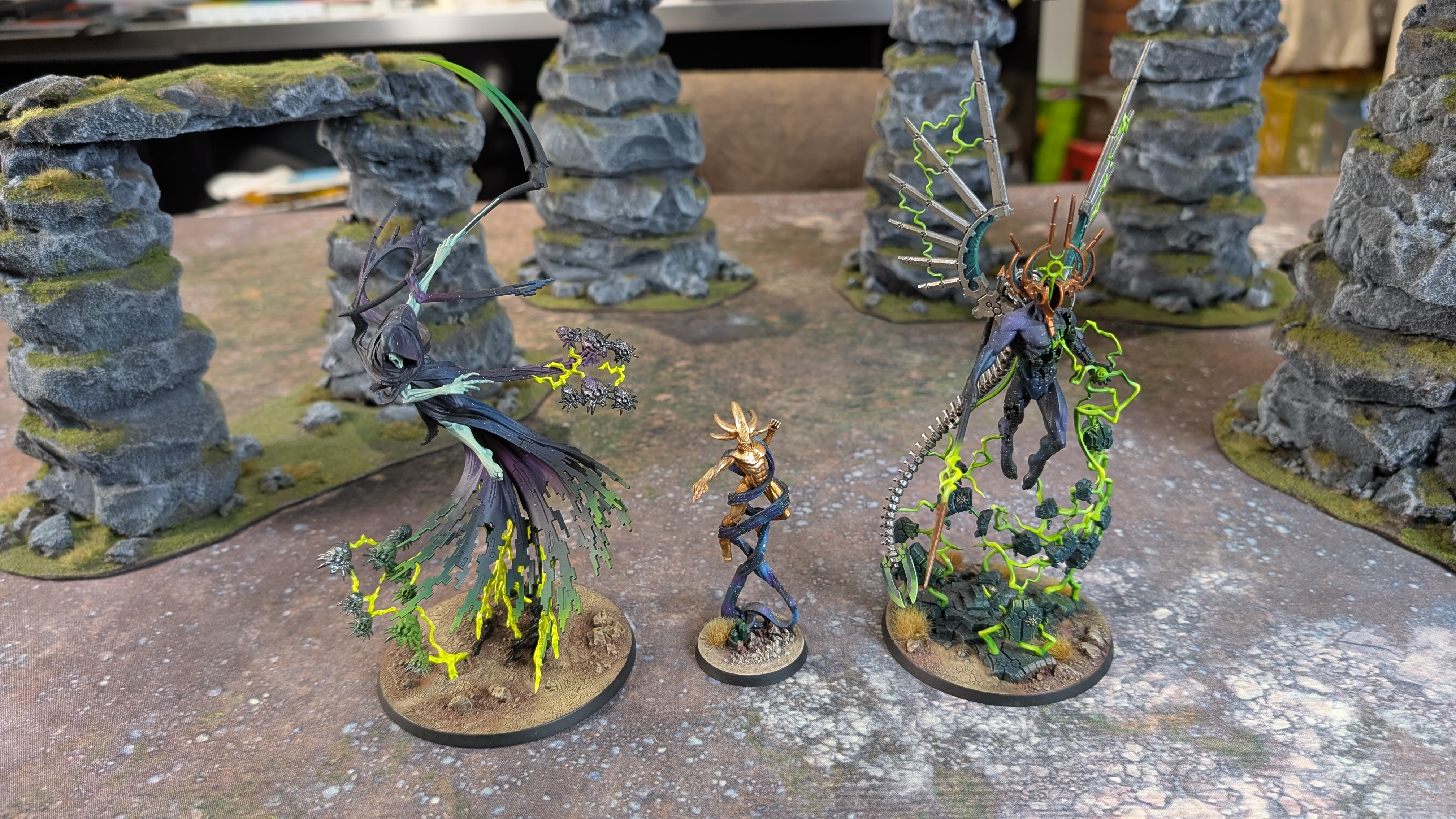 Warhammer 40,000 Necron models on a blasted, rocky battlefield