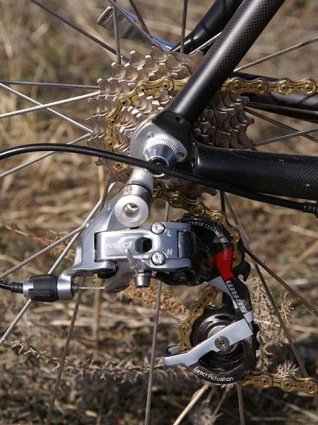 The rear derailleur includes ceramic bearing pulleys as standard equipment.