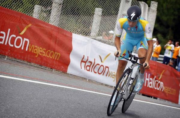 Fredrik Kessiakoff (Astana) wins the stage 11 time trial at the 2012 Vuelta a Espana.