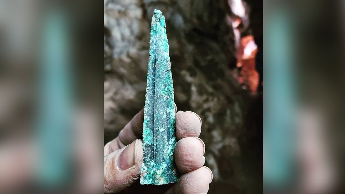 Ancient humans used cave in Spain as burial spot for 4 millennia, 7,000 ...