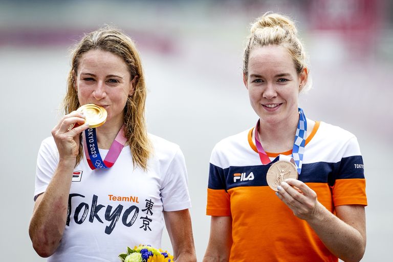 Annemiek van Vleuten (left) and Anna van der Breggen at the Tokyo Olympics