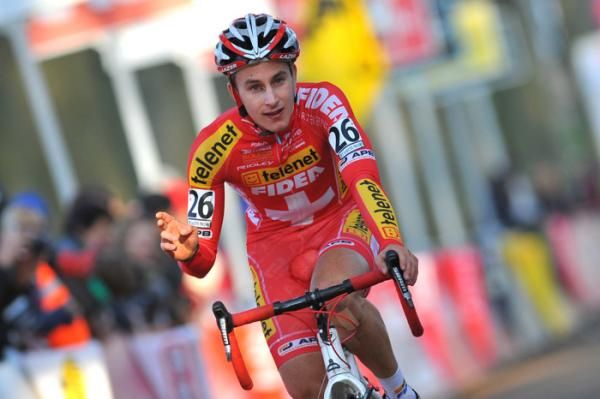 Arnaud Grand (Telenet-Fidea) crosses the finish line in 3rd place.
