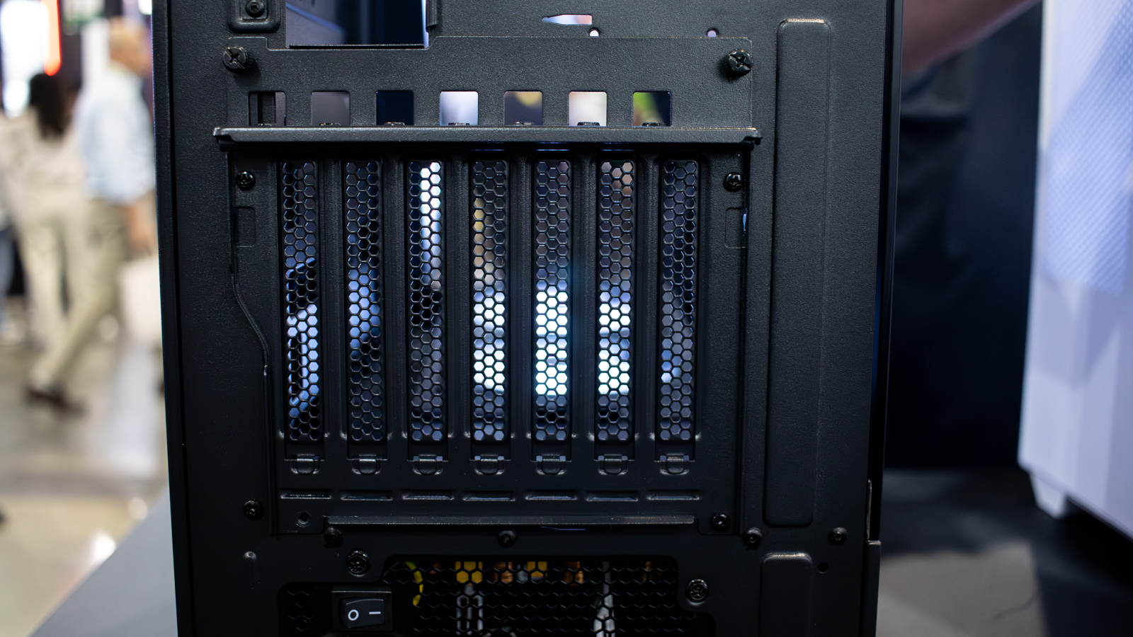 The FormulaV line Crystal Z3 PC case
