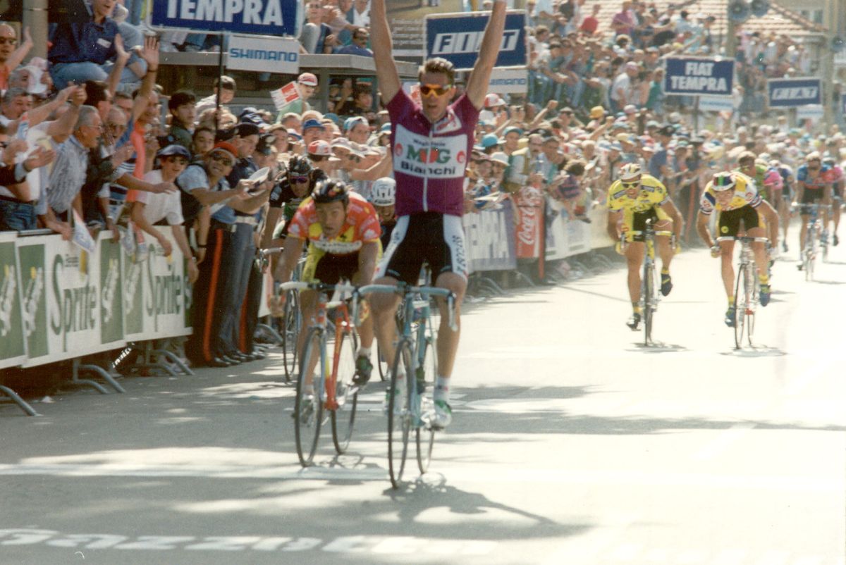 Cipollini wins stage 16 in 1992