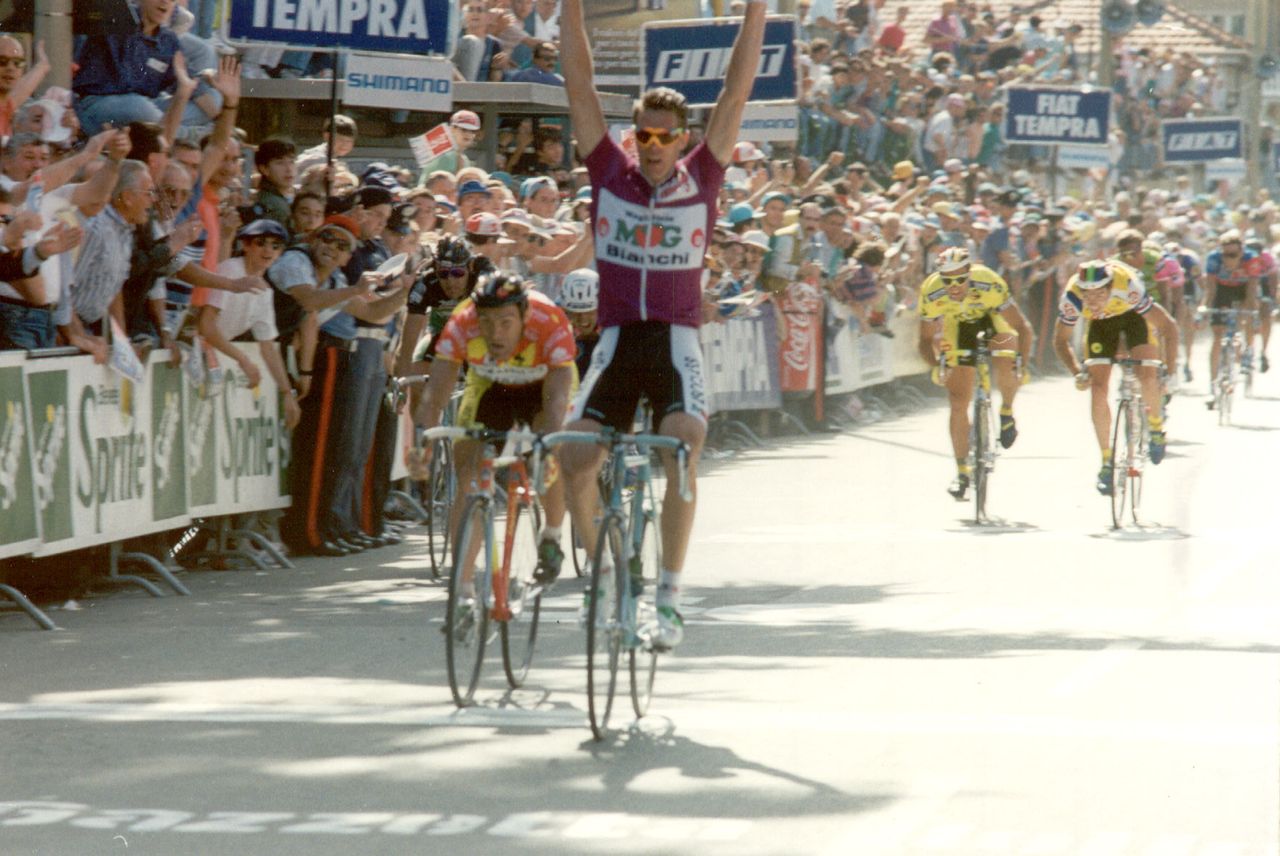 Cipollini wins stage 16 in 1992