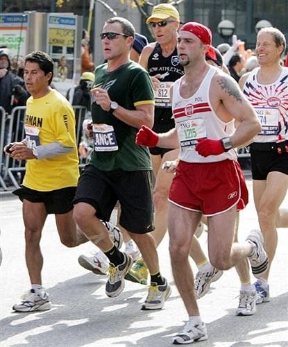 Armstrong benefitted from running alongisde pacemakers Alberto Salazar, Joan Benoit Samuelson and Hicham el-Guerrouj.