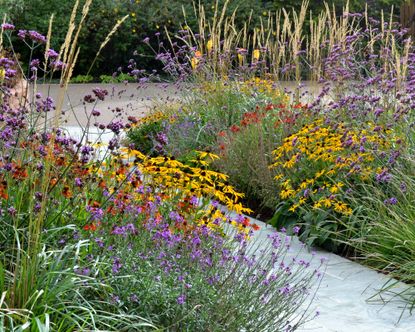 How to plant a cottage garden border | Homes & Gardens