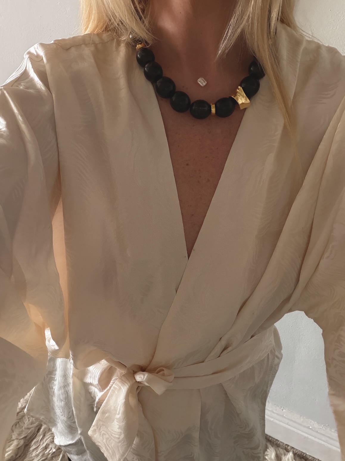 Kerry Pieri wears a chunky black necklace by Lizzie Fortunato