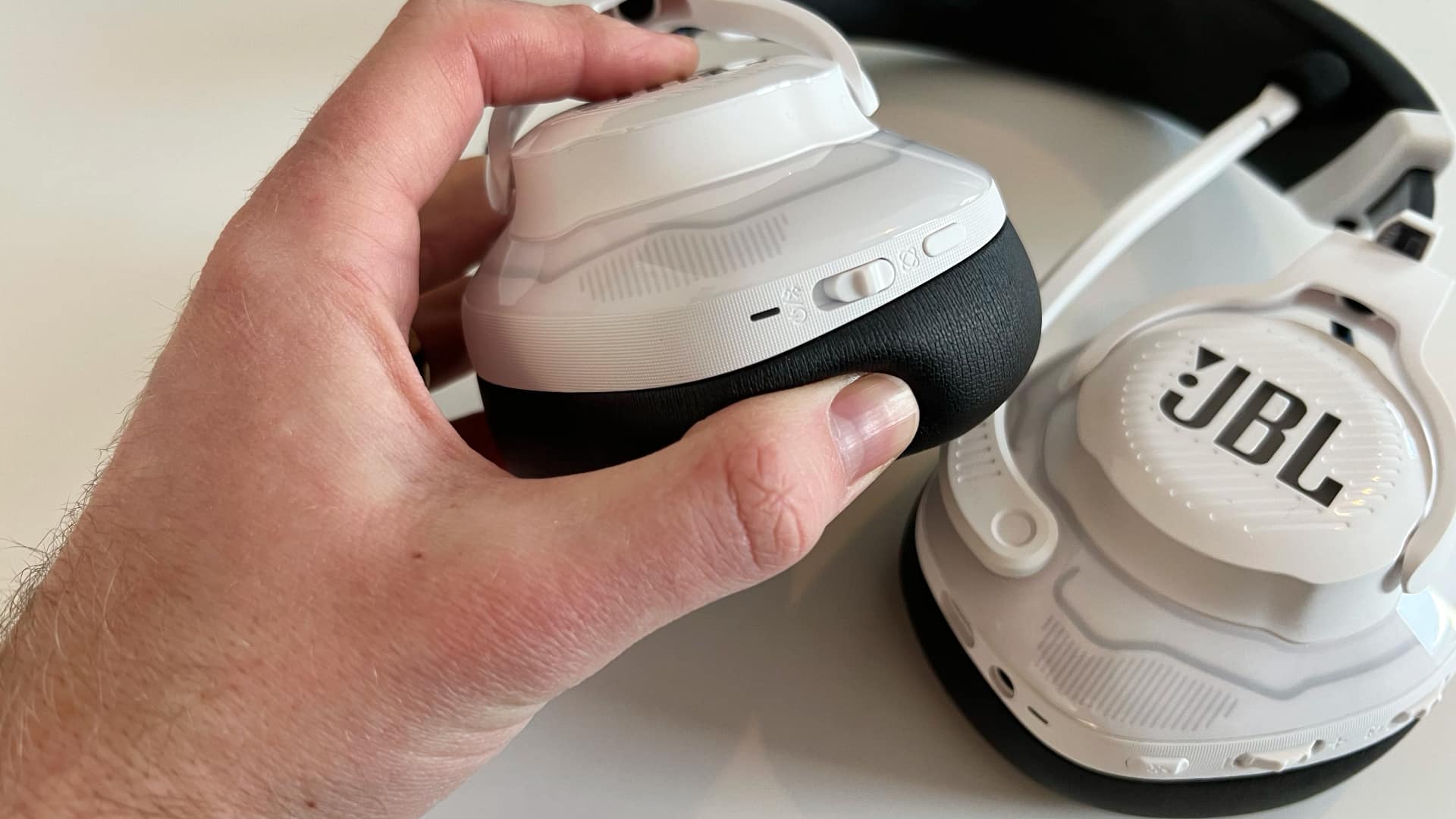 JBL Quantum 910p gamingheadset i vitt