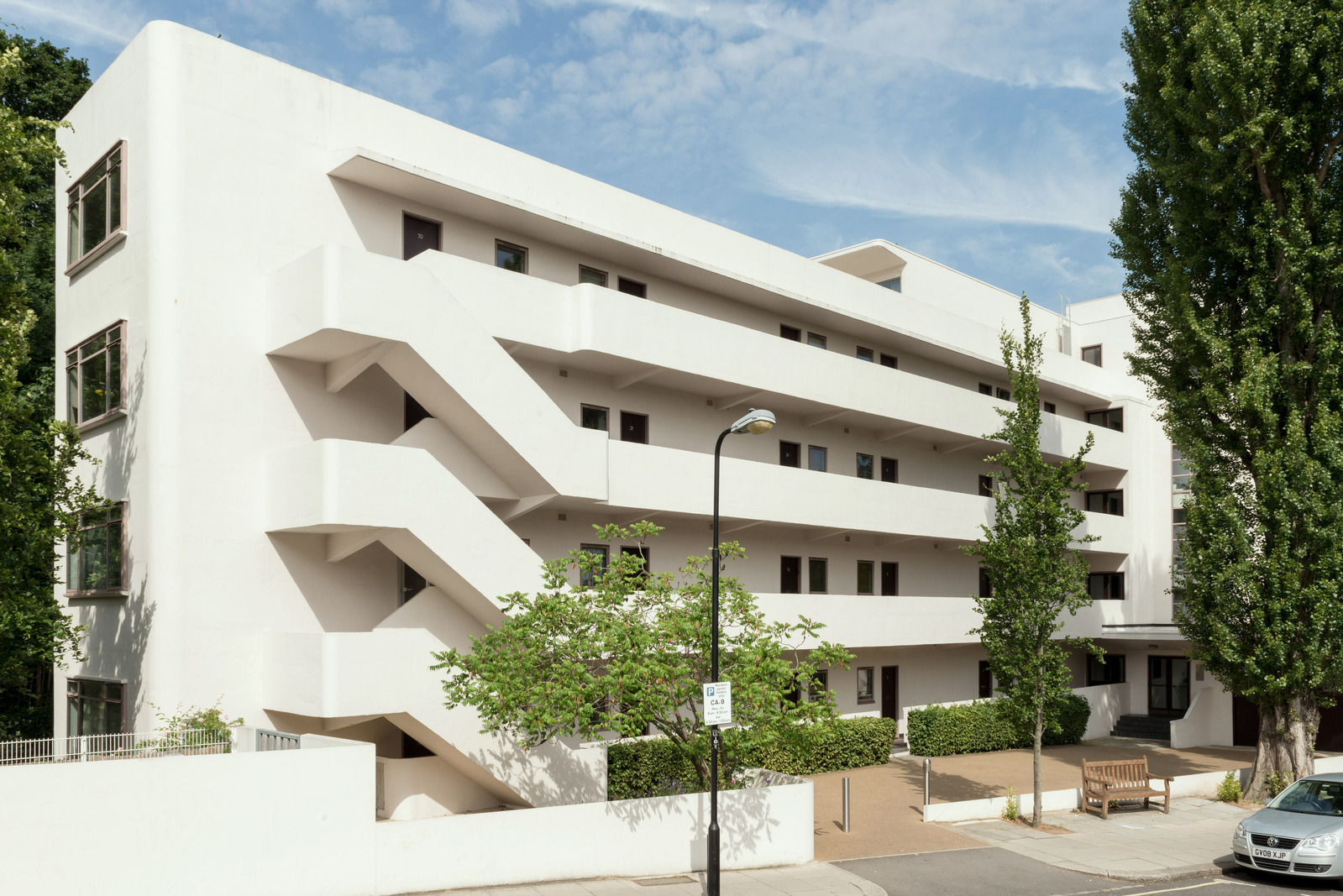 Isokon Building apartment for sale