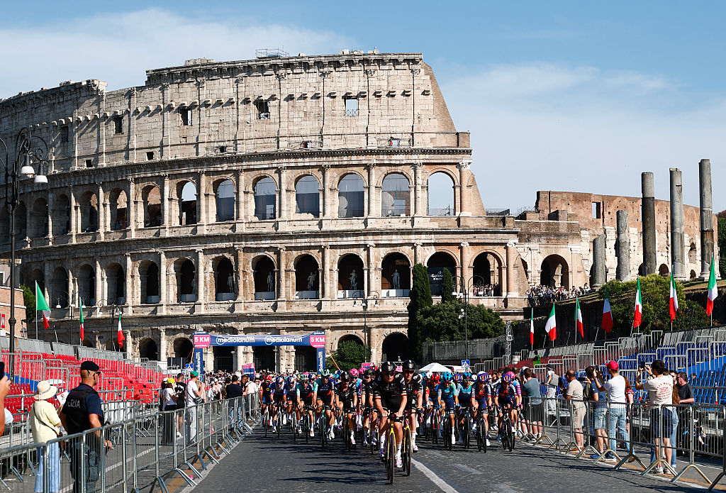 The peloton rides past the Colosseum during the 21th stage of the Giro d'Italia 2026 - Tour of Italy cycling race of 131km from Rome to Rome, Italy, on May 31, 2026. (Photo by Luca Bettini / AFP)