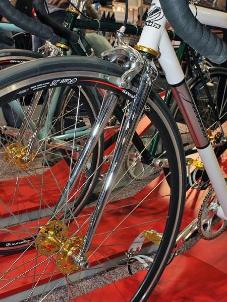 Jamis will offer the Sputnik in four frame colors but all will come with chrome forks.