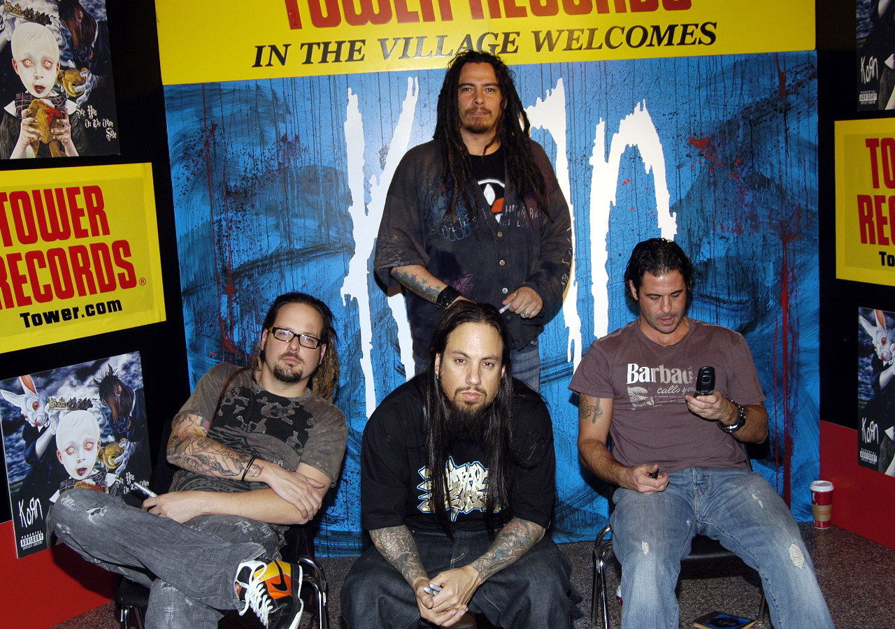 Korn posing at Tower Records in New York in 2005