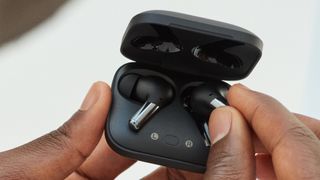 OnePlus Buds Pro vs. AirPods Pro