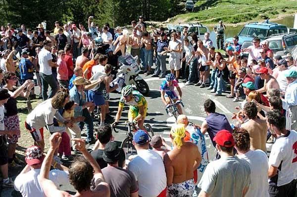 Jose Gutierrez and Damiano Cunego rode together for most of the closing stages to Aprica