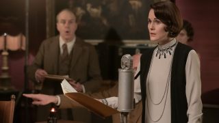 Kevin Doyle directs Michelle Dockery in reading a script in Downton Abbey: A New Era.