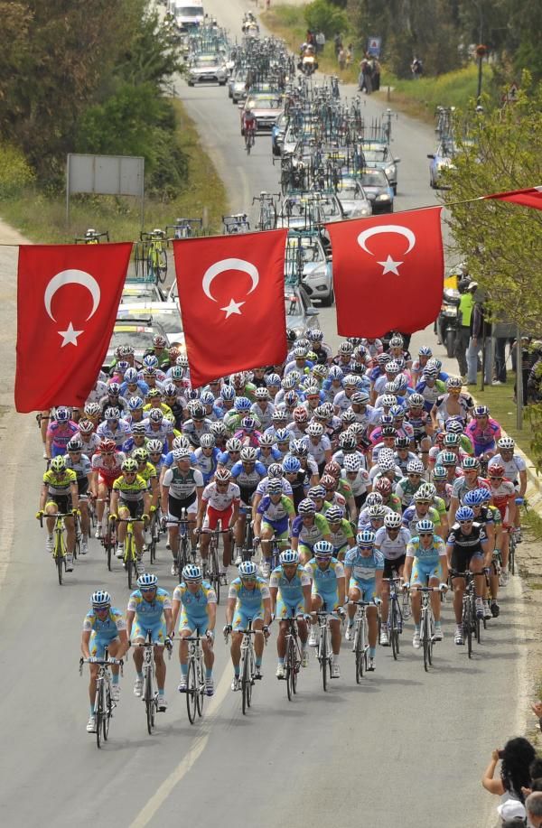 Astana leading the peloton