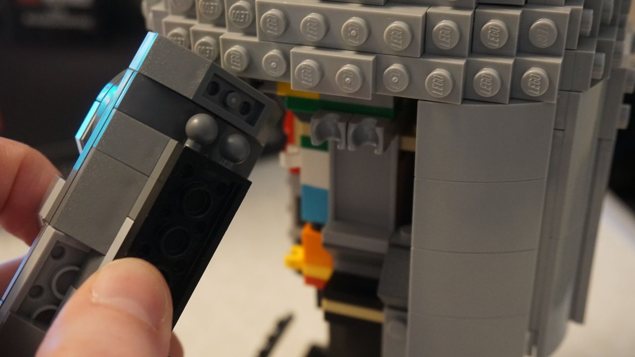 Lego Star Wars The Mandalorian Helmet 75328_Build in progress 5