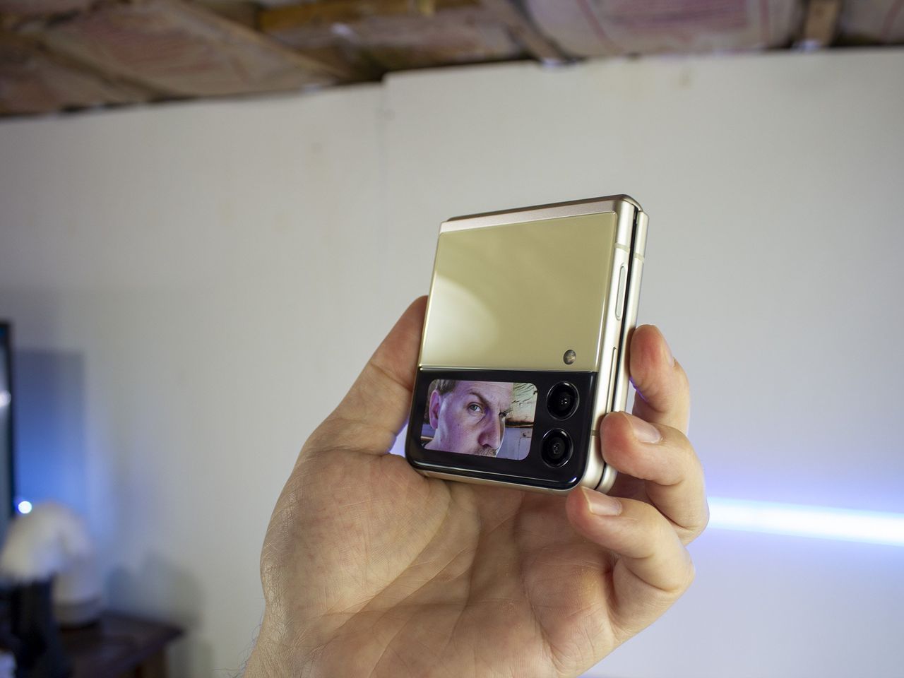 Samsung Galaxy Z Flip 3 Camera Cover Display