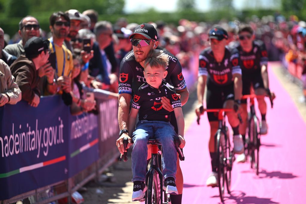 Matteo Trentin took his son to the stage 1 sign-on of the Giro d'Italia
