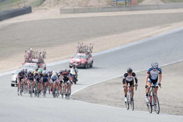 Jackie Crowell (Exergy-Twenty12) and Anne Samplonius (NOW-Novartis) climb away from the field with five laps remaning
