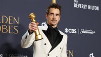 Colin Farrell wins Golden Globe for The Penguin