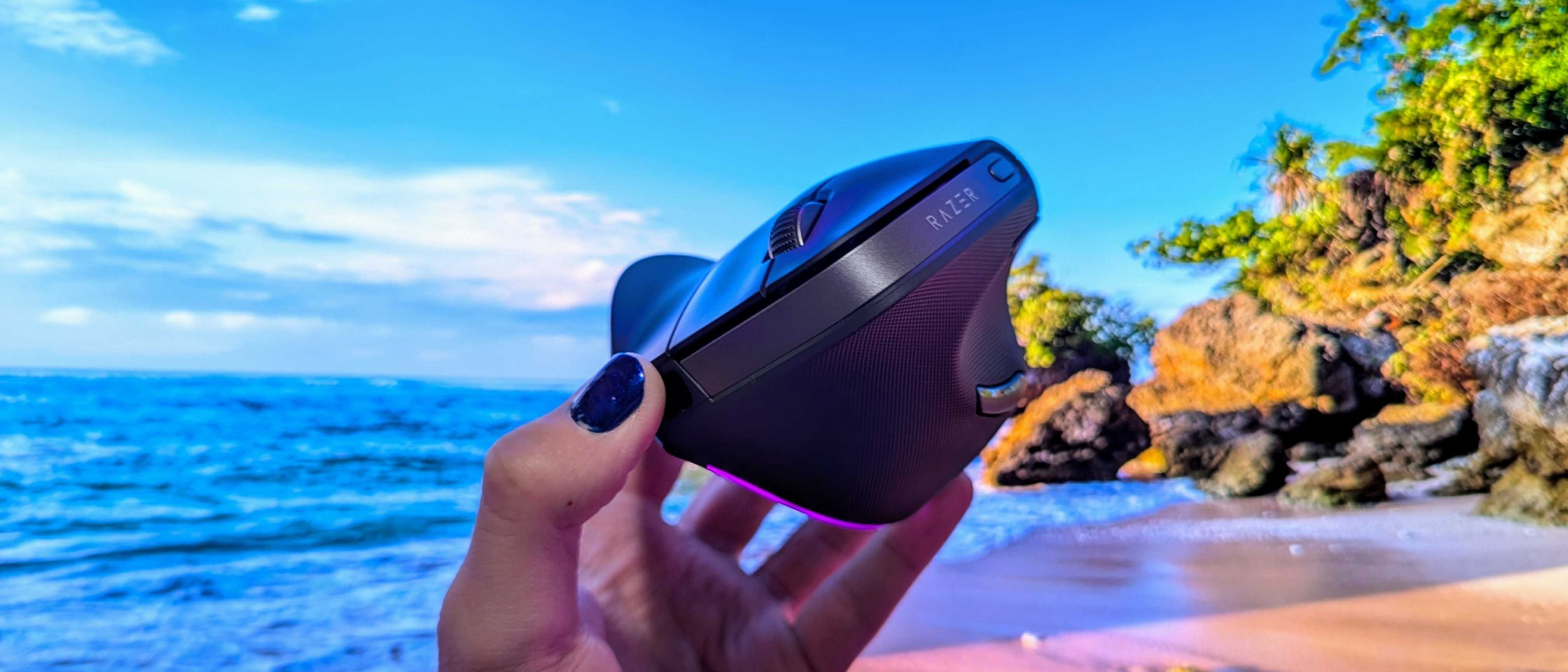 Image of the Razer Pro Click V2 Vertical Edition.