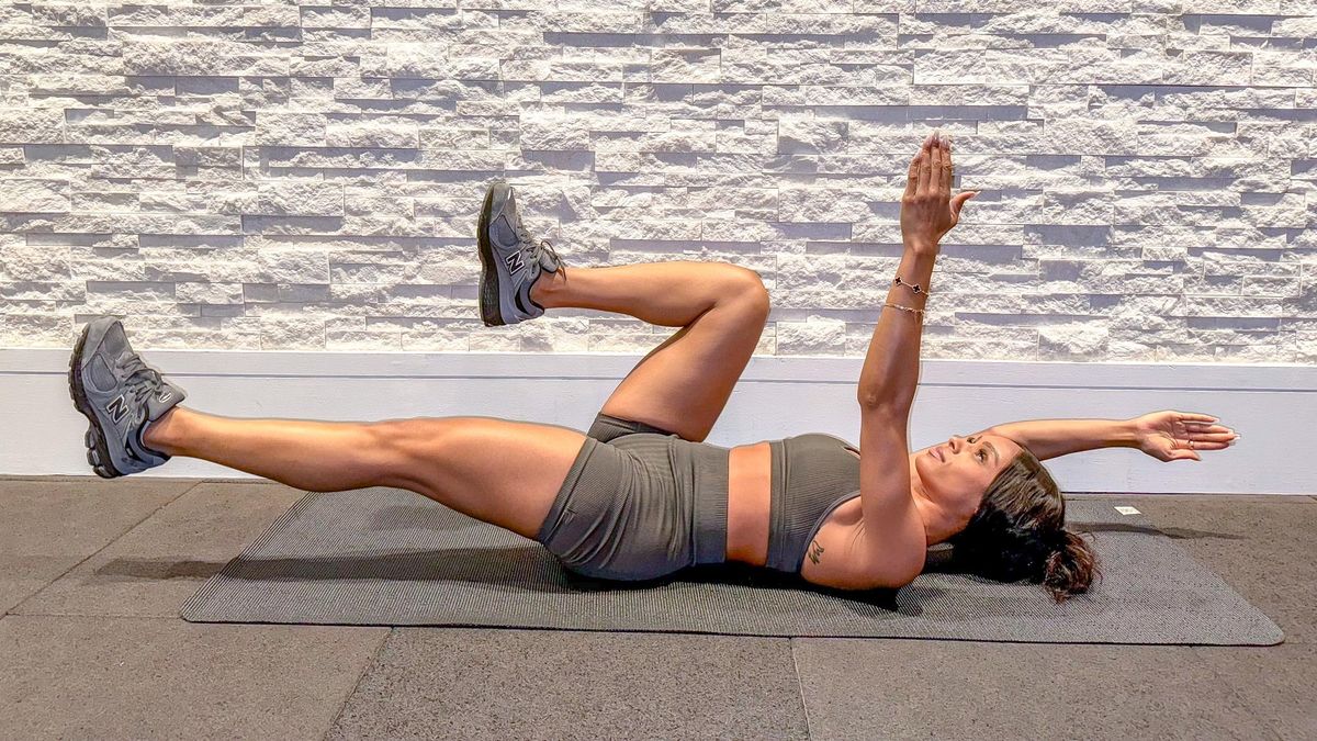Build a stronger core in just 30 minutes with this 8-move bodyweight abs workout