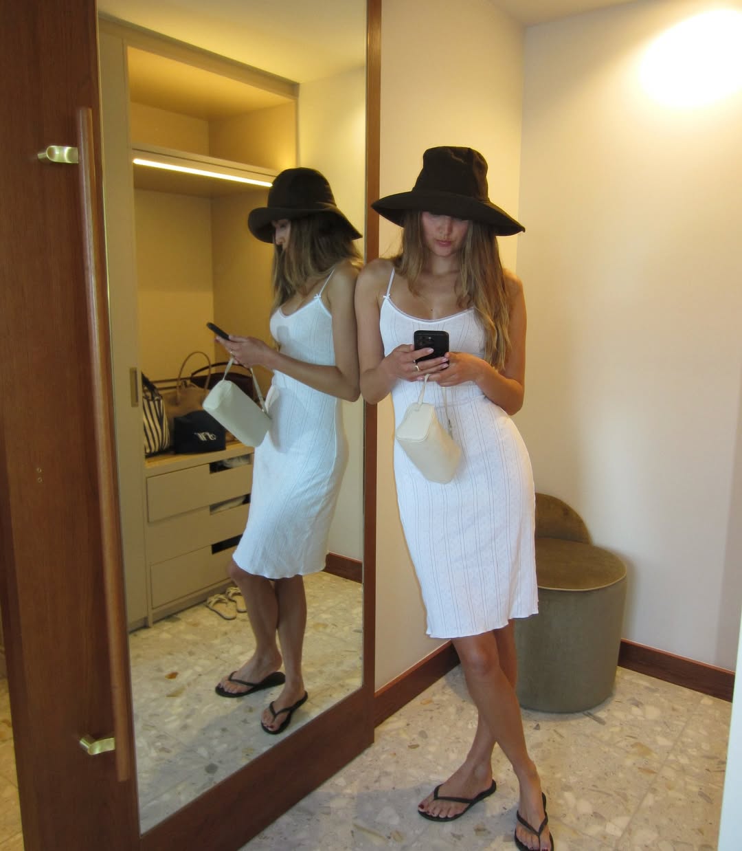 influencer outfit photo featuring a white handbag