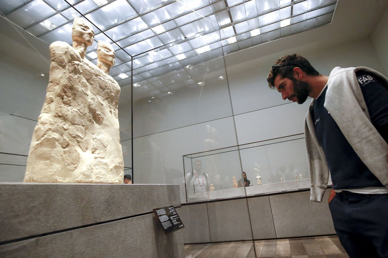 Fernando Gaviria checks out a statue in the Louvre