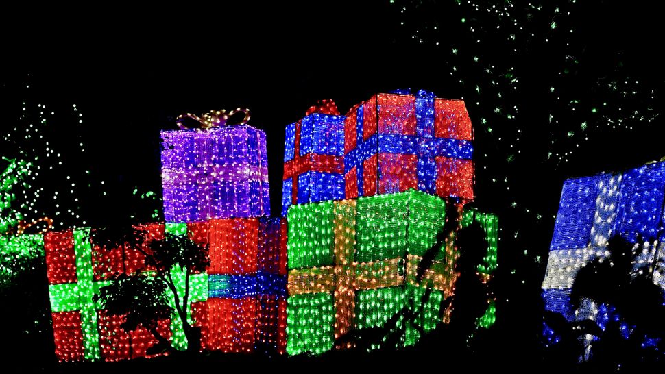 Christmas lights photography how to capture Yuletide displays in all