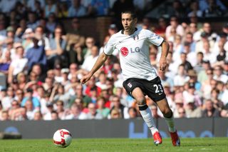 Clint Dempsey playing for Fulham against Everton, 2009