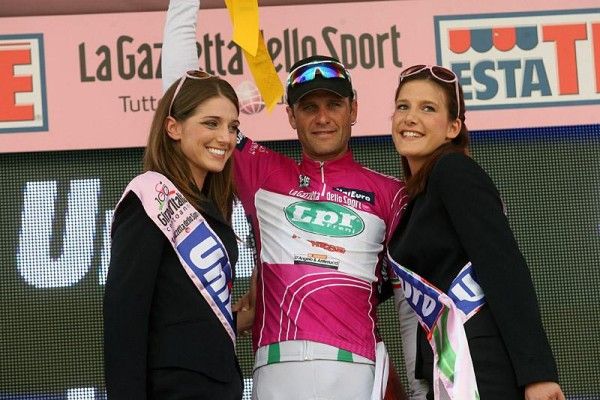 Alessandro Petacchi ( LPR Brakes - Farnese Vini) leads the points competition.