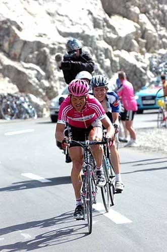 Jan Ullrich (T-Mobile Team) digs deep on the final climb.