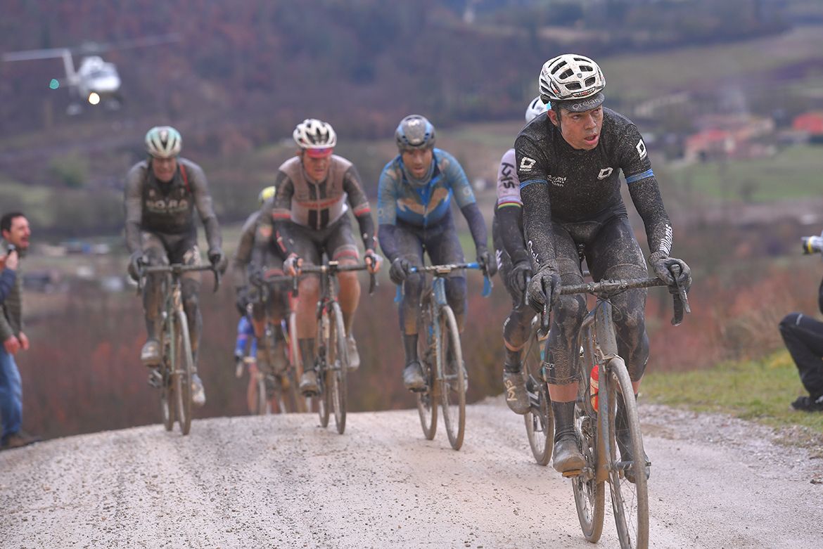 Wout van Aert attacks