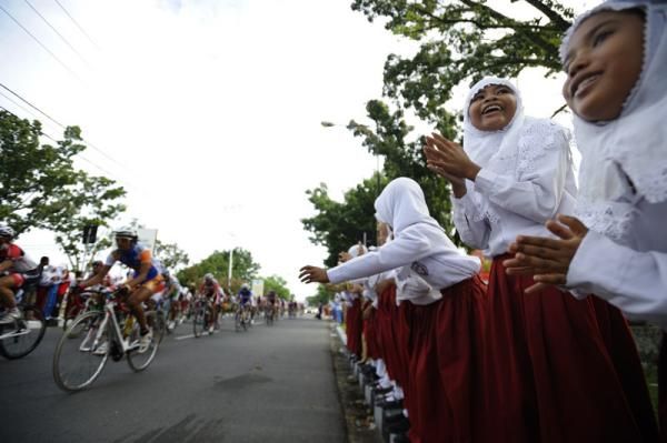 Muslim school girls cheered for riders from the side of the road