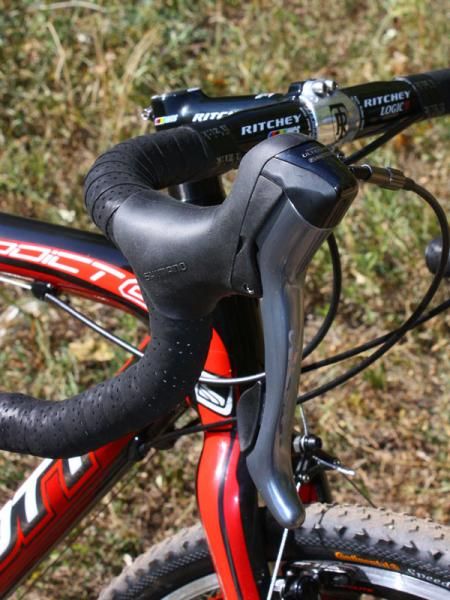 Save for the darker 'Ice Grey' finish and slightly heavier weight, there's virtually no difference between Ultegra SL and Dura-Ace 7800 STI Dual Control levers, making them a perfect choice for the rough environs of 'cross