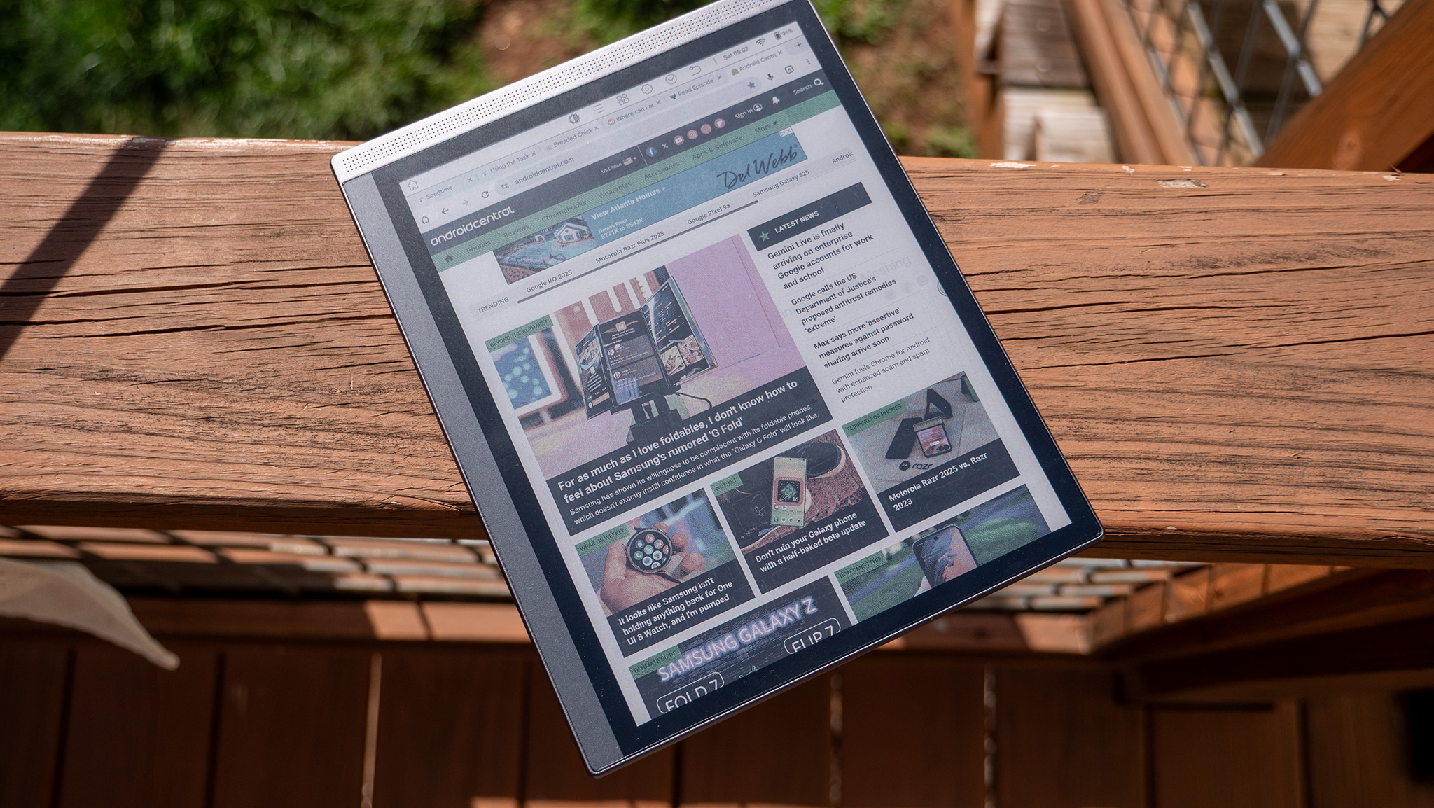 Showing off the Bigme B1051C Pro display in sunlight with the Android Central home page