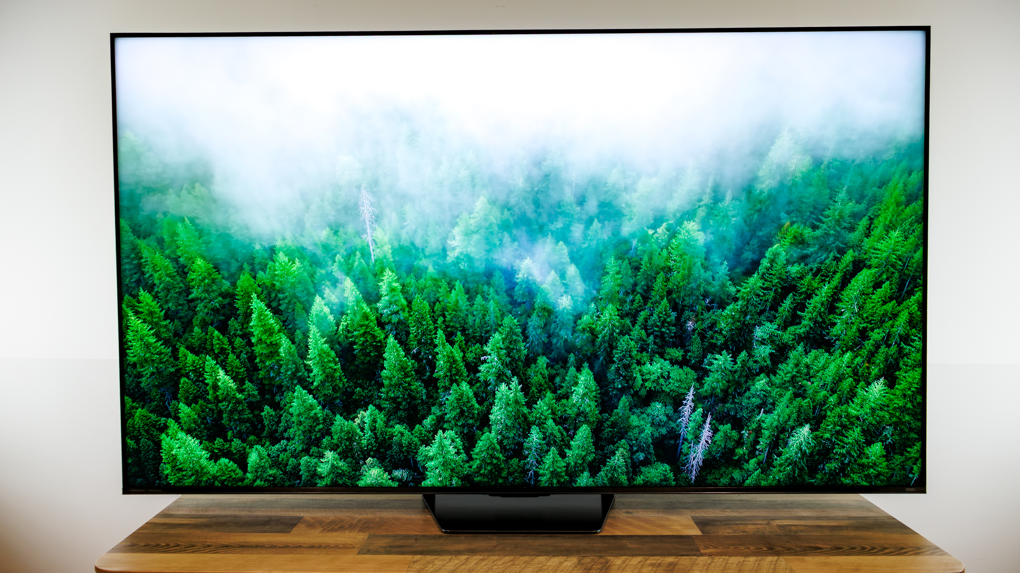 A Hisense 75UR8SG RGB MiniLED TV on a desk