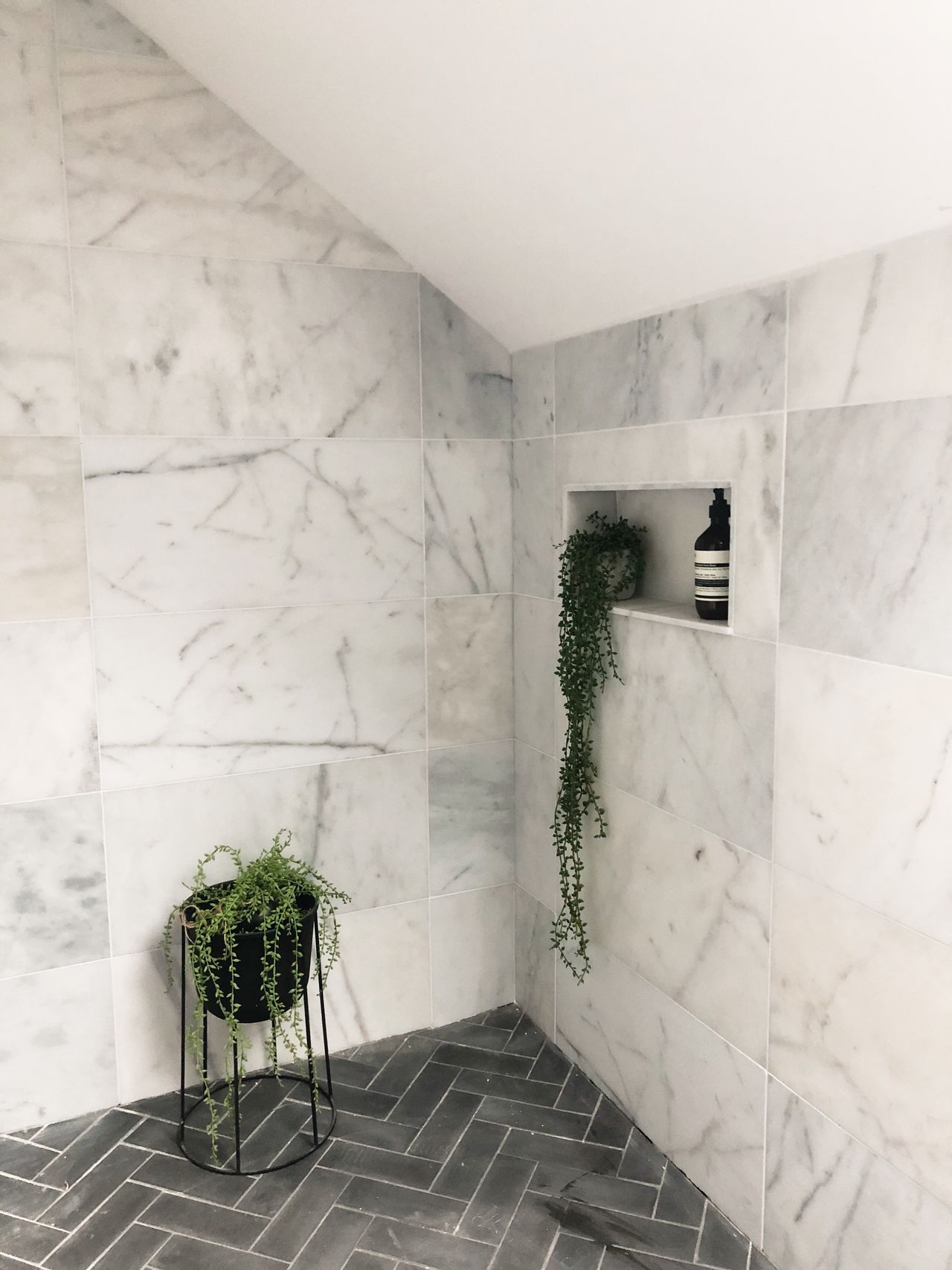 Shower storage ideas: practical and pretty product displays Shower storage ideas: practical and pretty product displays