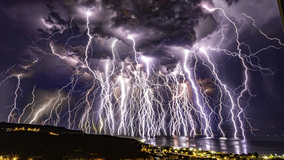 Electrifying time-lapse image captures 100 lightning bolts torching the ...