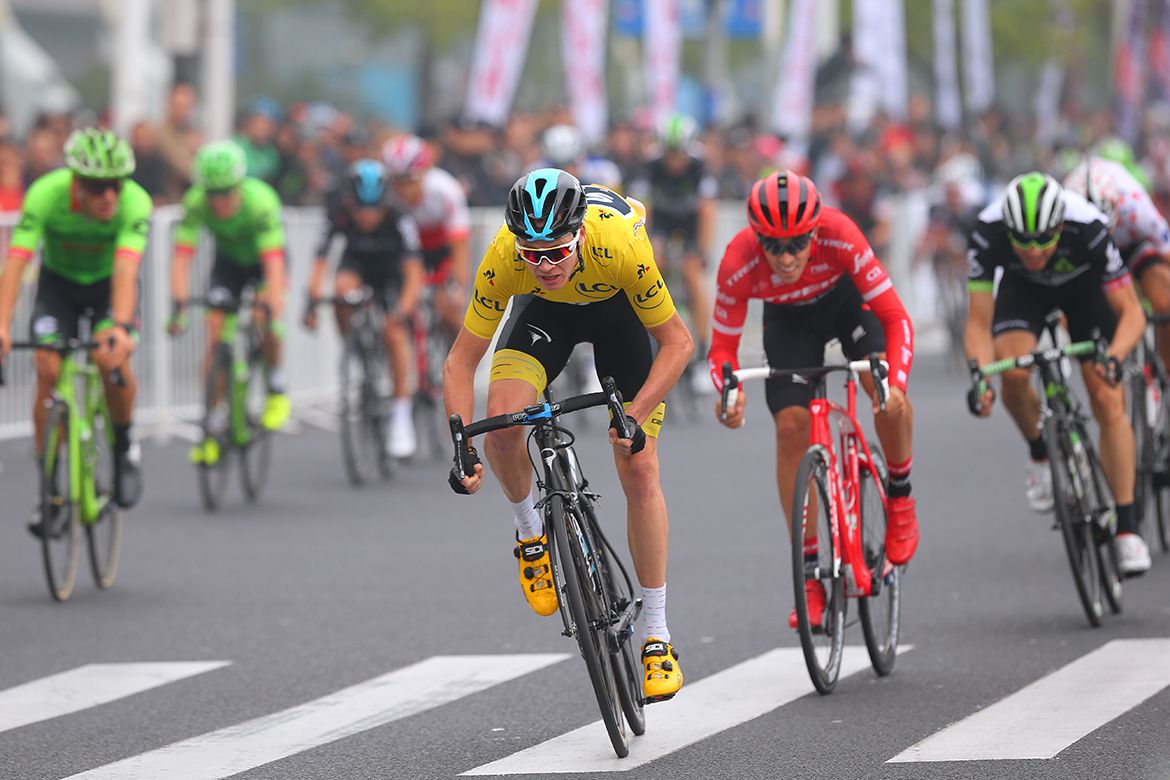 Chris Froome attacks