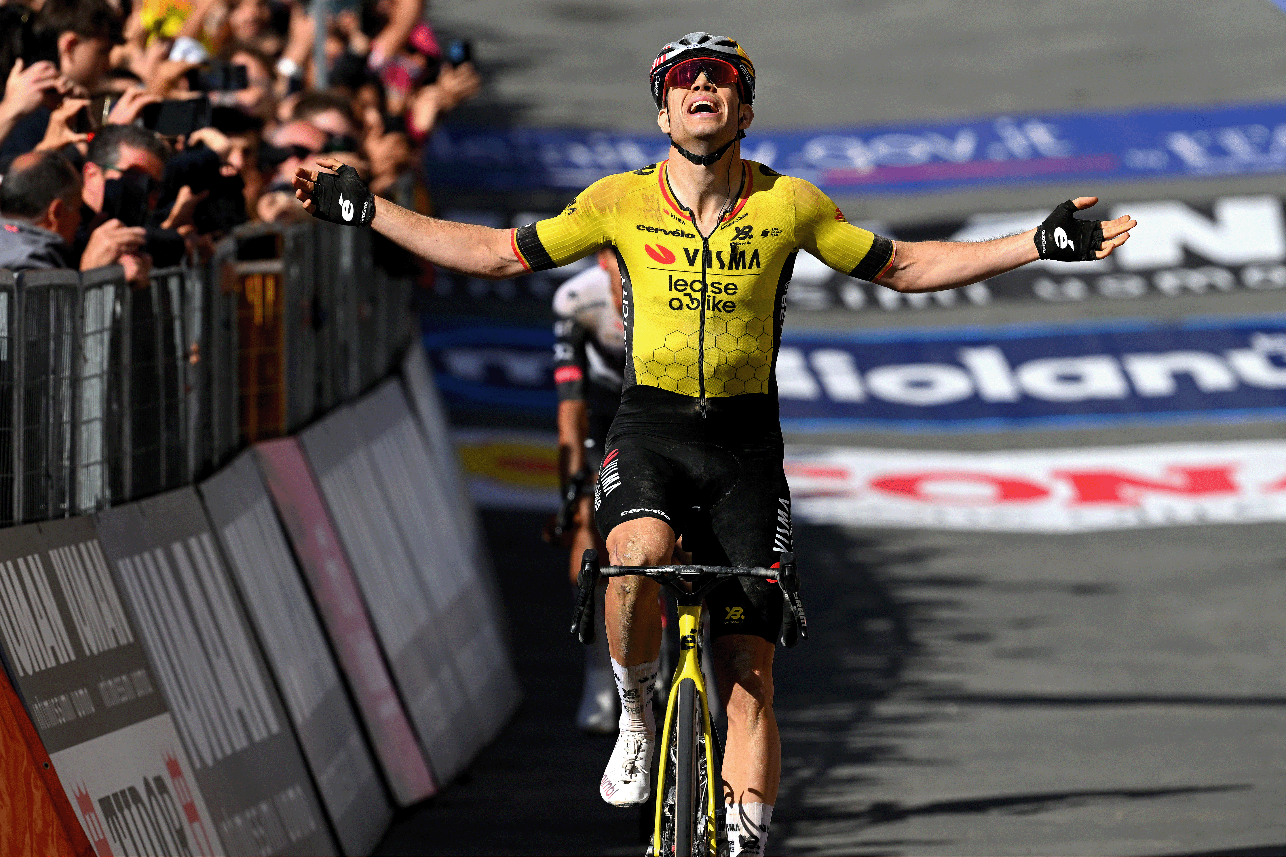 Wout van Aert wins stage 9