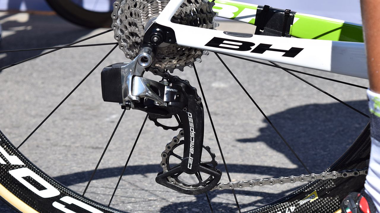 Warren Barguil was the only rider at the race to use a SRAM iteration of CeramicSpeed's OSPW system
