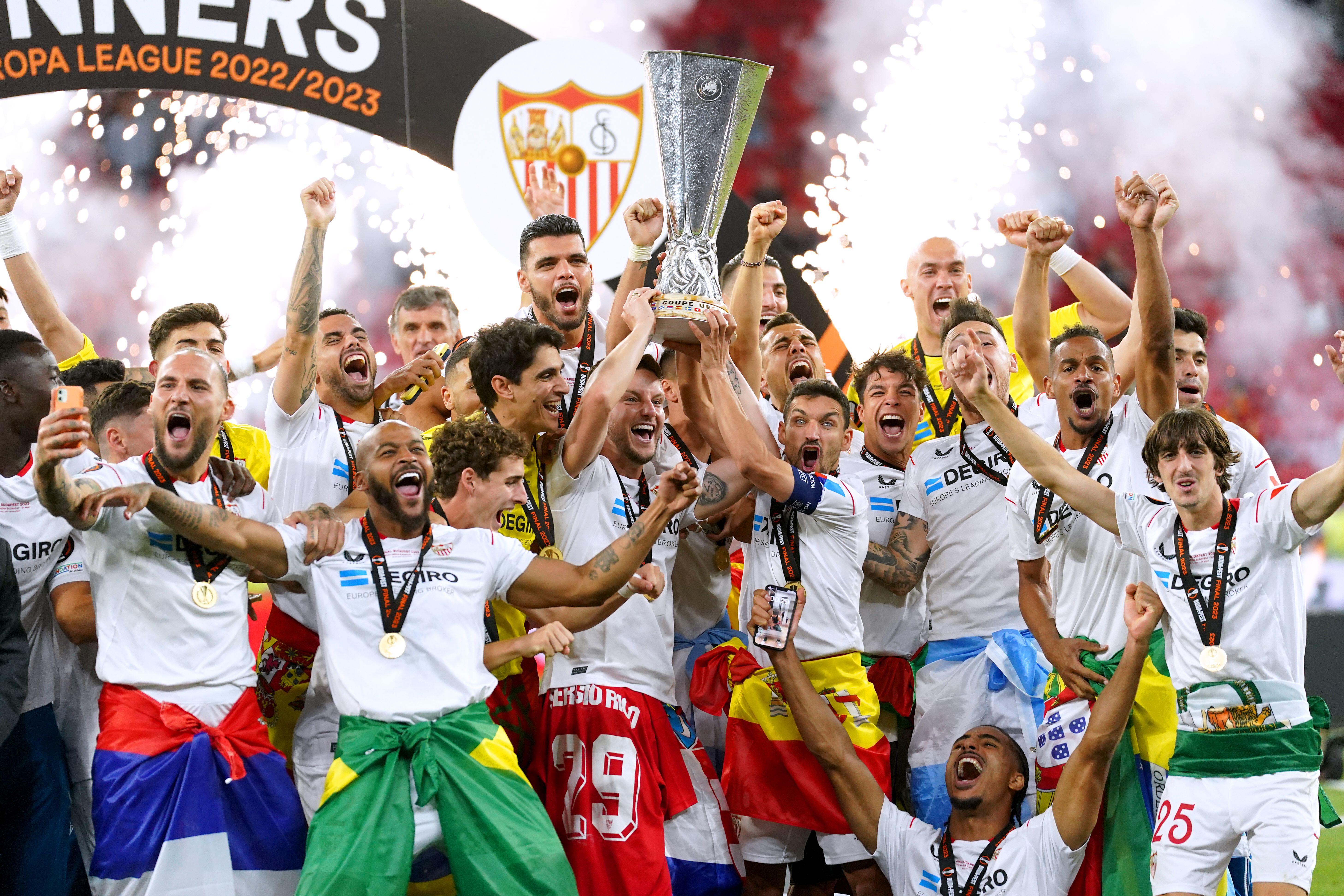 Sevilla lift the Europa League trophy, 2023