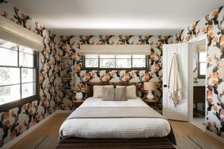 spare bedroom ideas using brown and orange patterned wallpaper